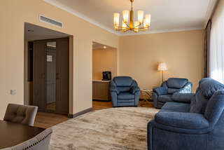 Гостиница Санаторий им. А. М. Горького Кисловодск ЛЮКС двухкомнатный корпус №2-1